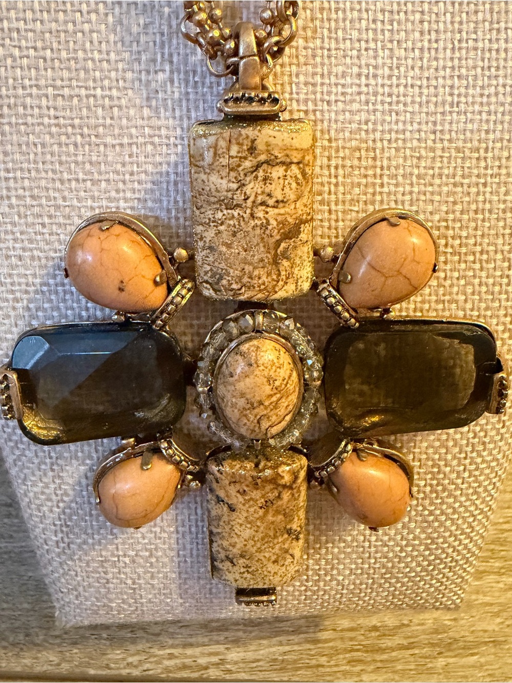 Chico’s statement Pendant Necklace in Beige, brown, Peach tones NWT